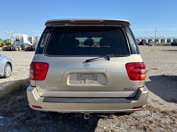 2004-toyota-sequoia-image-4