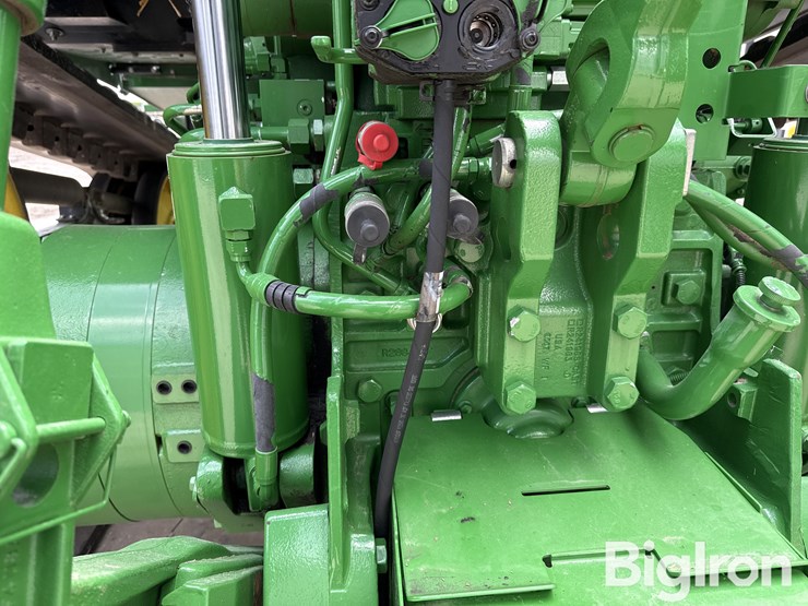 2019-john-deere-8370rt-image-11