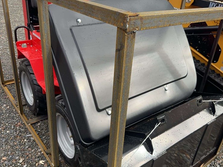 2025-agt-sda-140wz-compact-wheel-loader-image-2