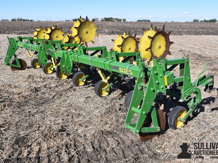 john-deere-825-image-1