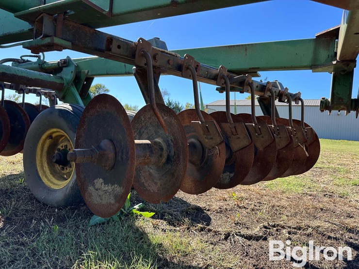 john-deere-235-image-16