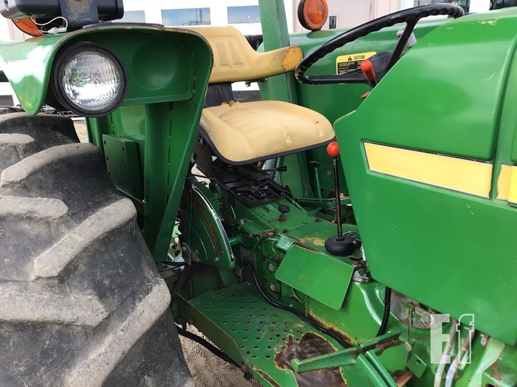 1985-john-deere-2350-image-11