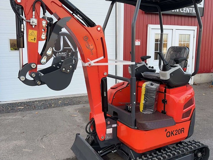 2025-cfg-qk20r-mini-excavator-image-1