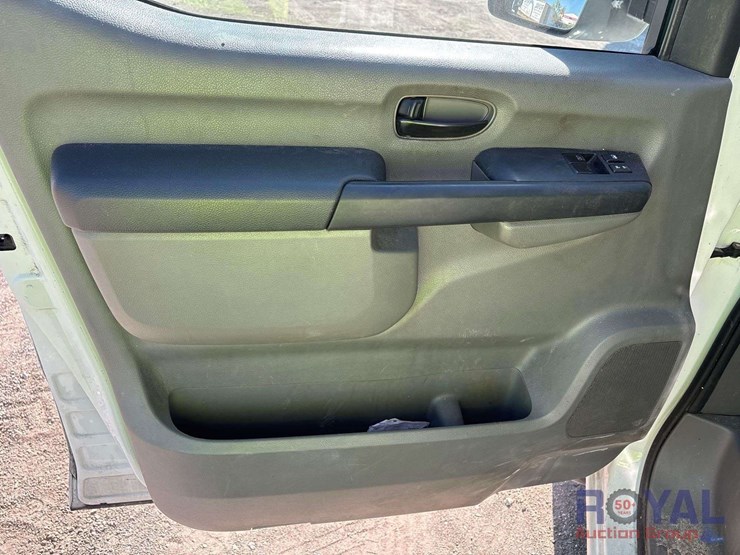 2021-nissan-nv2500hd-image-13