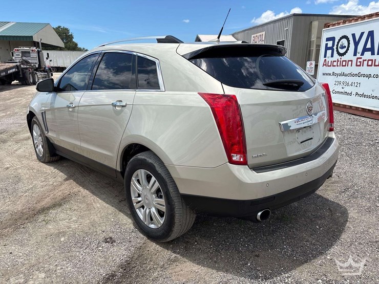 2013-cadillac-srx-image-3