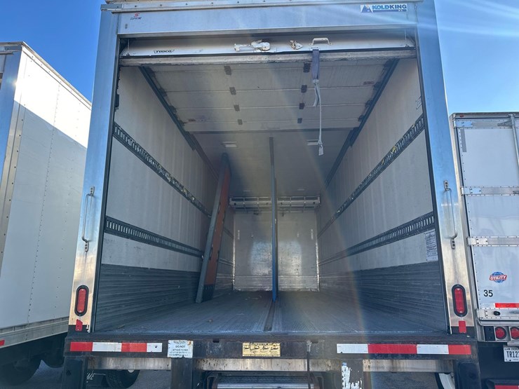 2020-freightliner-m2-106-image-10