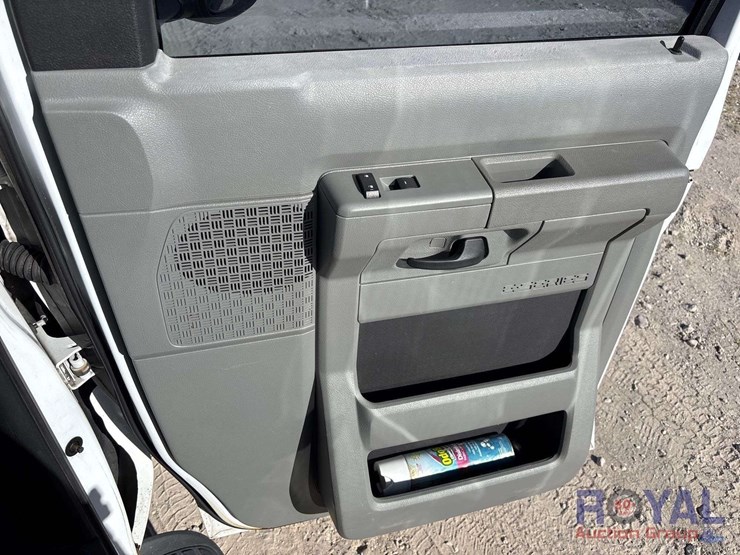 2013-ford-cargo-image-22