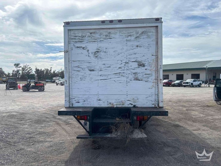 2002-isuzu-npr-image-24