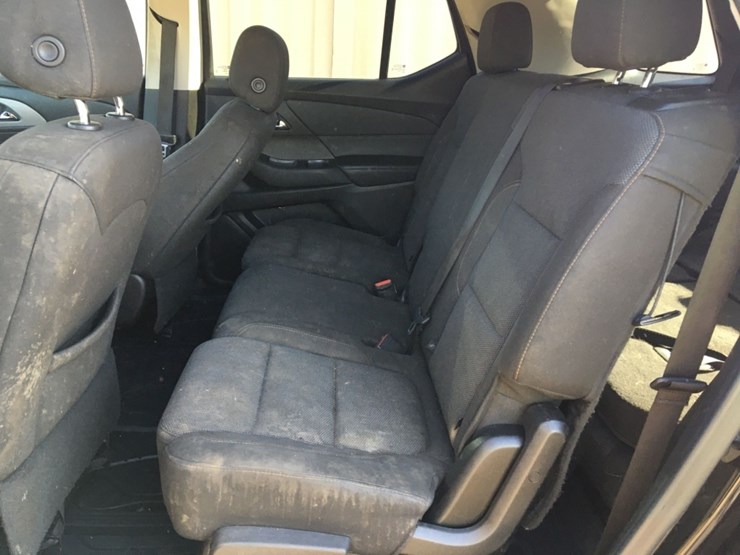 2021-chevrolet-traverse-ls-image-9