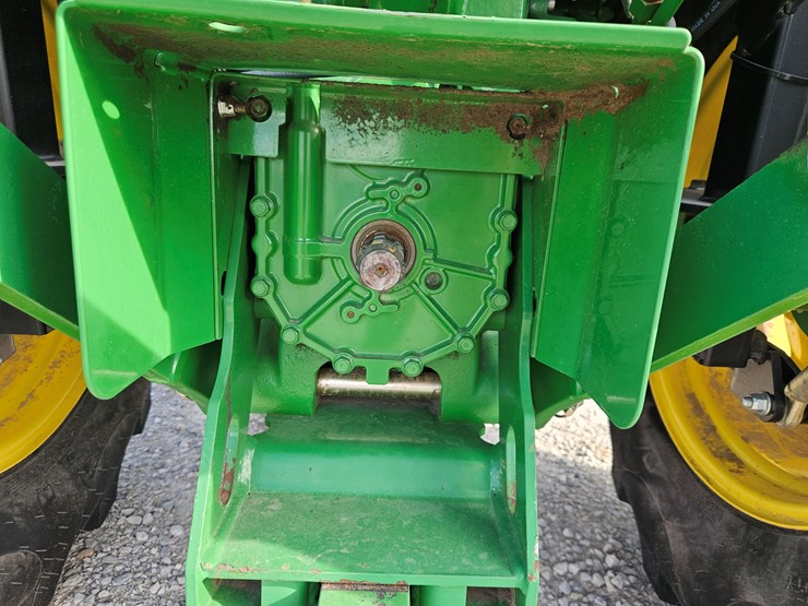 2015-john-deere-4044r-image-18