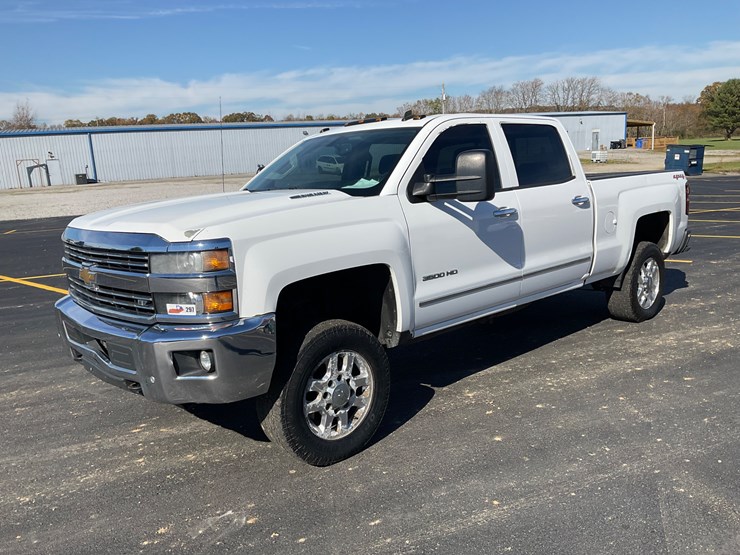 2015-chevrolet-silverado-image-1