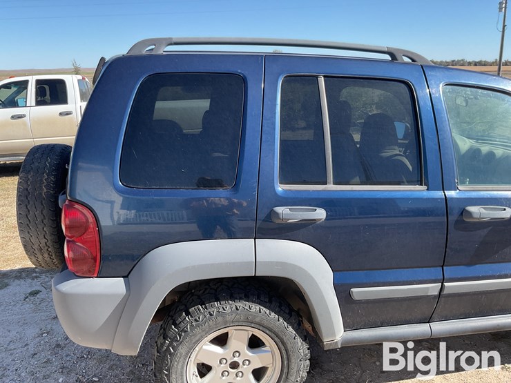 2005-jeep-liberty-sport-image-17