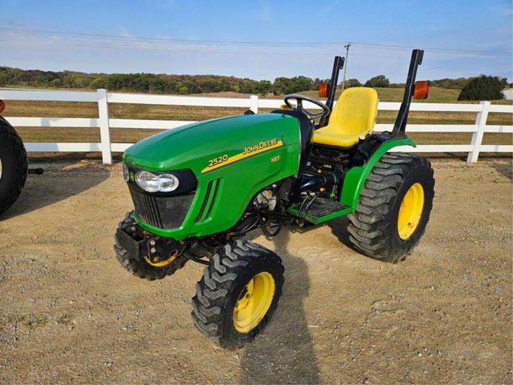 john-deere-2520-image-1