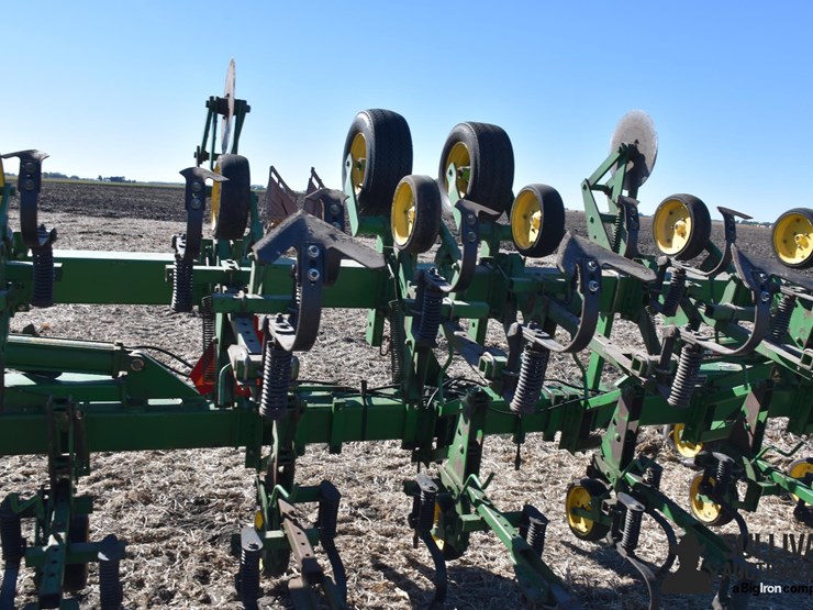 john-deere-845-image-17