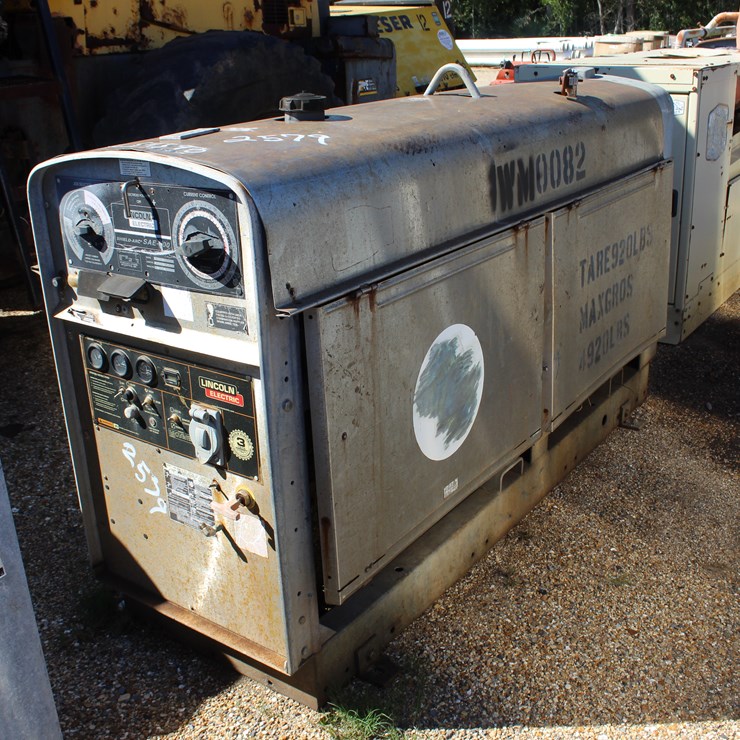 #2579 • LINCOLN SAE400 WELDER | PARTS OR REPAIR
