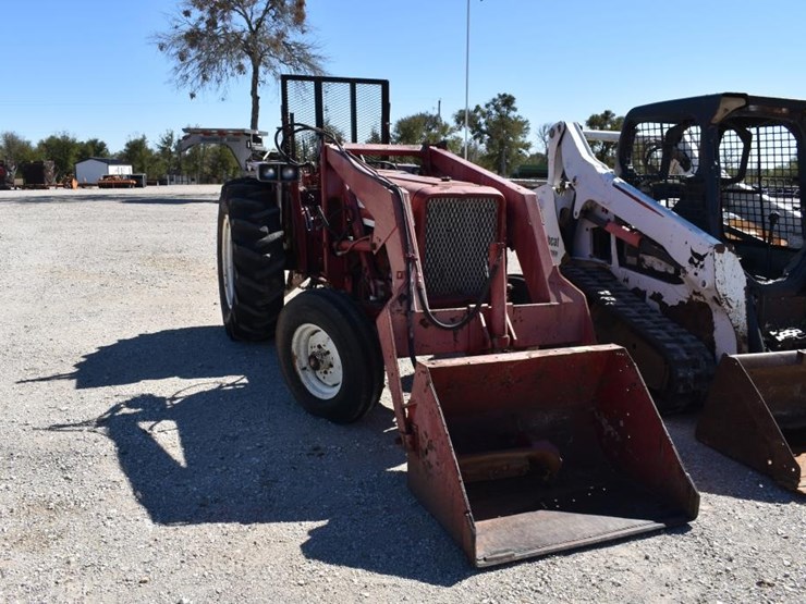 case-ih-585-tractor-w/-loader-(serial-#-2310056u104980)-(showing-appx-4,775-image-2