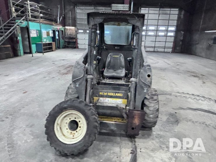 2011-new-holland-l218-image-12