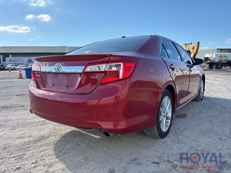 2012-toyota-camry-sedan-image-3