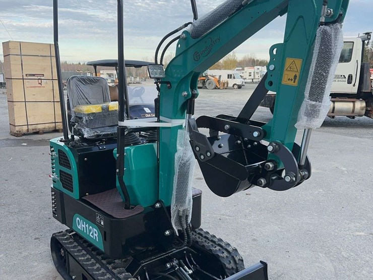 2025-cfg-qh12r-mini-excavator-image-3