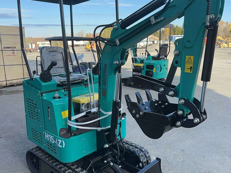 2025-agt-h15z-mini-excavator-image-3