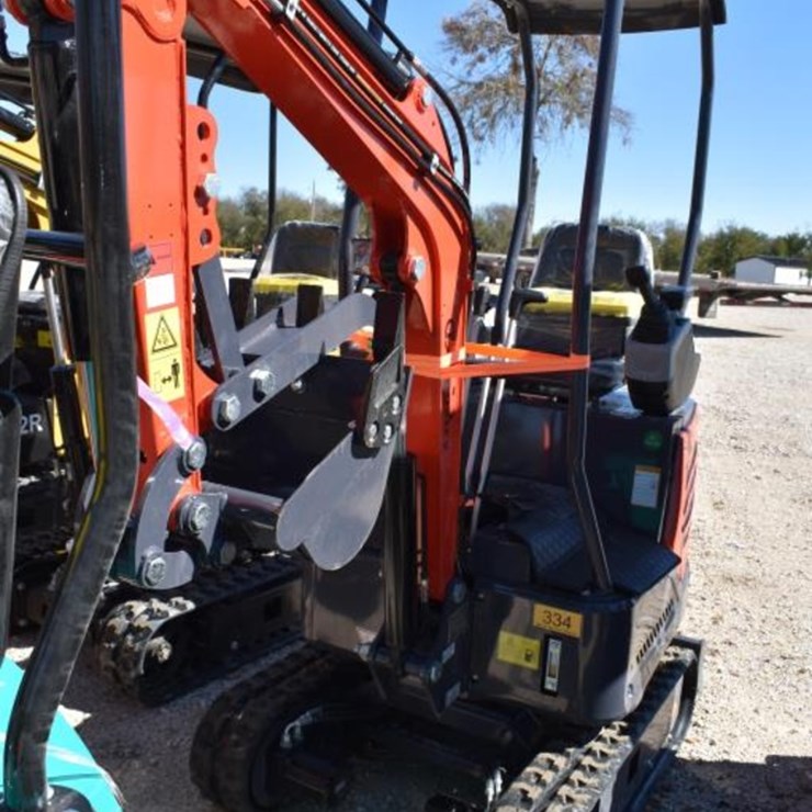 CFG MX15RX MINI EXCAVATOR (SERIAL # MX15RX2025X002074) (K)
