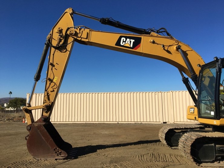 2018-caterpillar-320-image-8