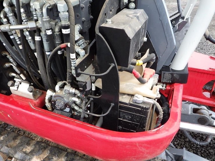 takeuchi-tb230-image-19
