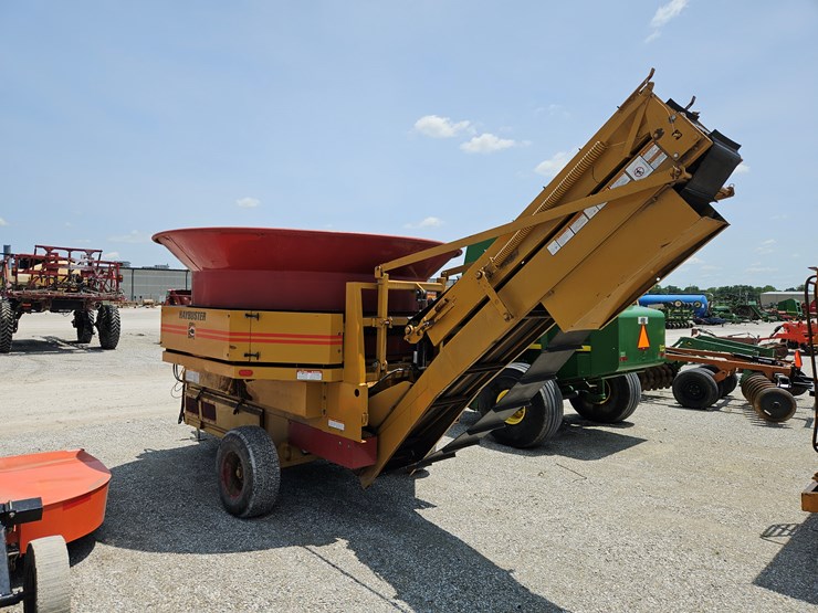 2012-haybuster-h1000-image-10