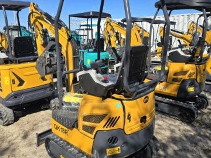 cfg-mini-excavator-qk18r-with-hydraulic-thumb-image-4