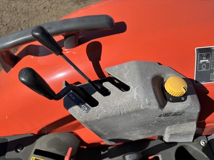 2019-kubota-m7060d-image-35