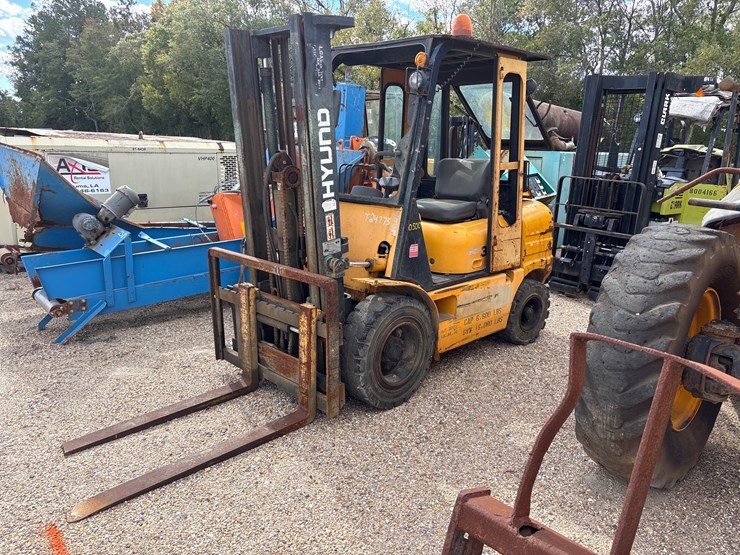 #2600-•-hyundai-hdf30-ii-forklift-|-parts-or-repair-image-1