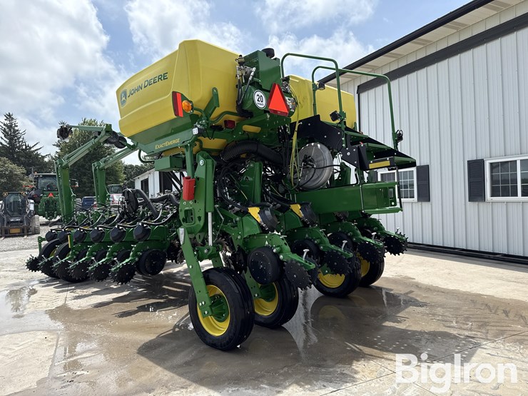 2022-john-deere-1775-image-7