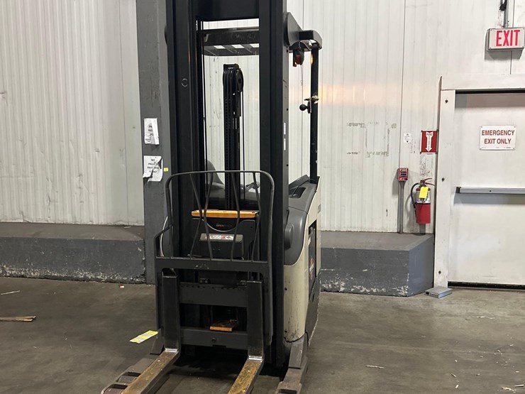 2019-crown-rr5725-35-image-2