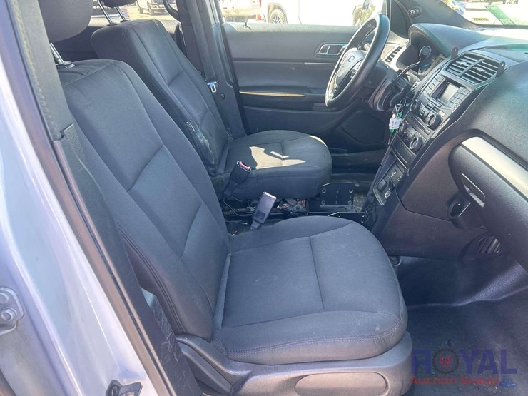 2017-ford-explorer-image-25