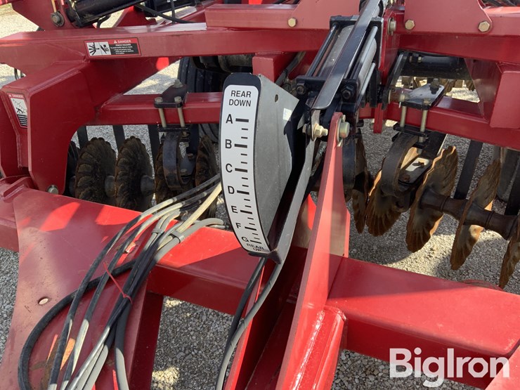 2012-case-ih-330-image-13