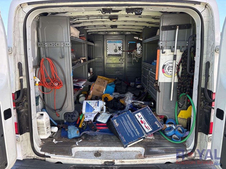 2021-nissan-nv2500hd-image-18