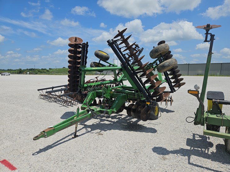 john-deere-630-image-1