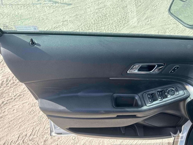 2013-ford-explorer-image-16