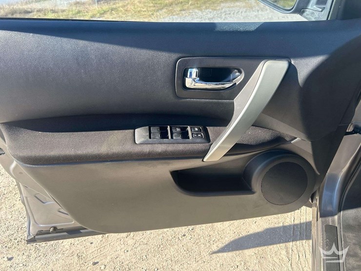 2013-nissan-rouge-suv-image-11