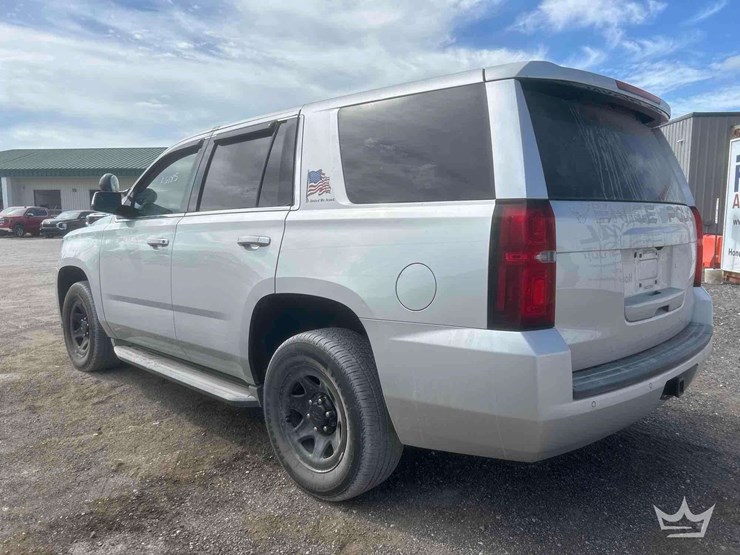 2016-chevrolet-tahoe-image-4