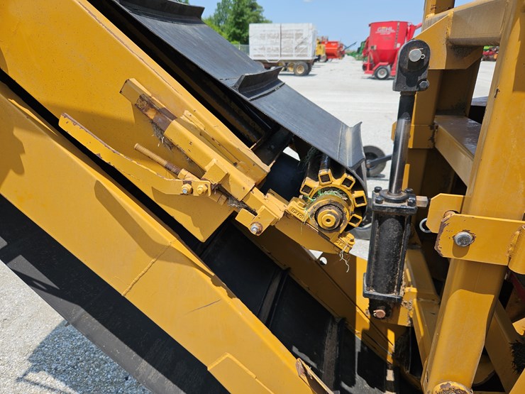 2012-haybuster-h1000-image-9