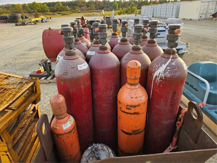 #3153-•-14-carbon-dioxide-tanks-&-bin-image-8