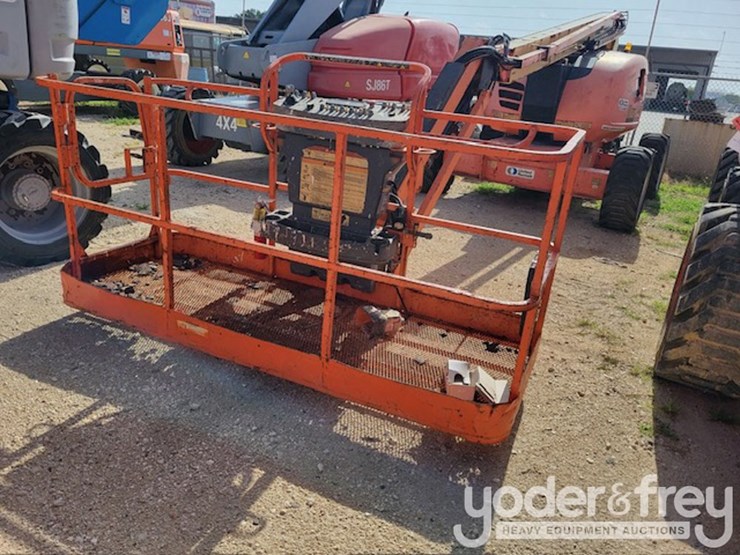 2015-jlg-600aj-image-3