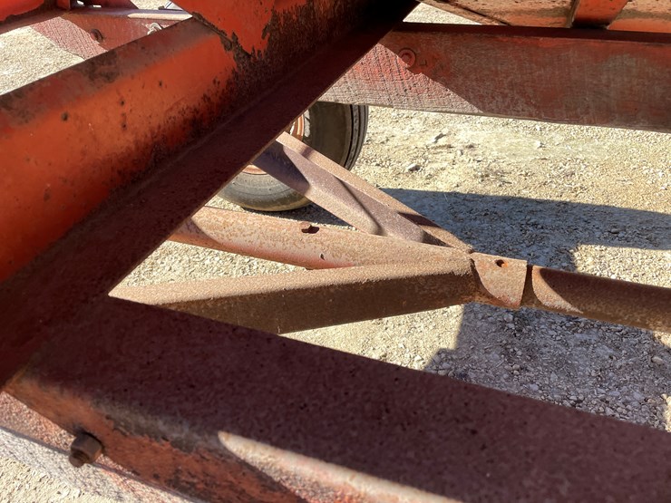 #5931-•-gravity-box-on-running-gear-image-25