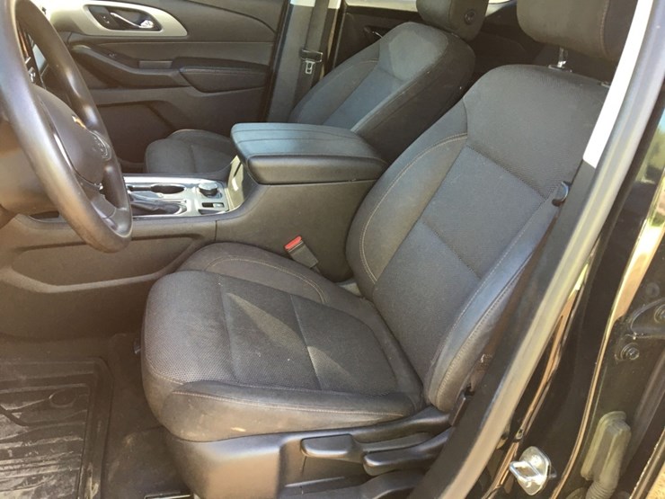 2021-chevrolet-traverse-ls-image-8