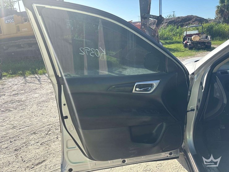 2016-nissan-pathfinder-image-6