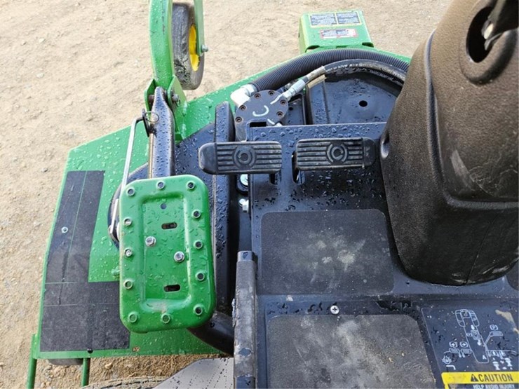 2021-john-deere-1600-turbo-image-24