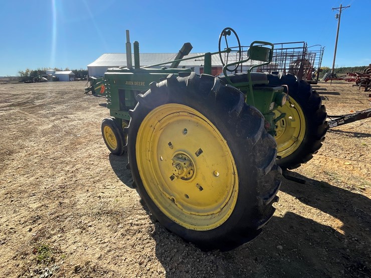 john-deere-b-image-4