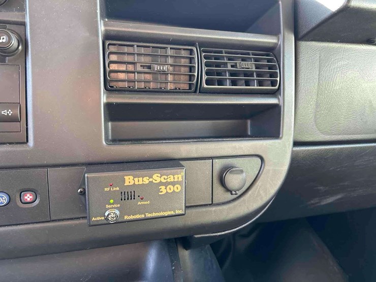 2013-chevrolet-express-3500-passenger-van-image-17