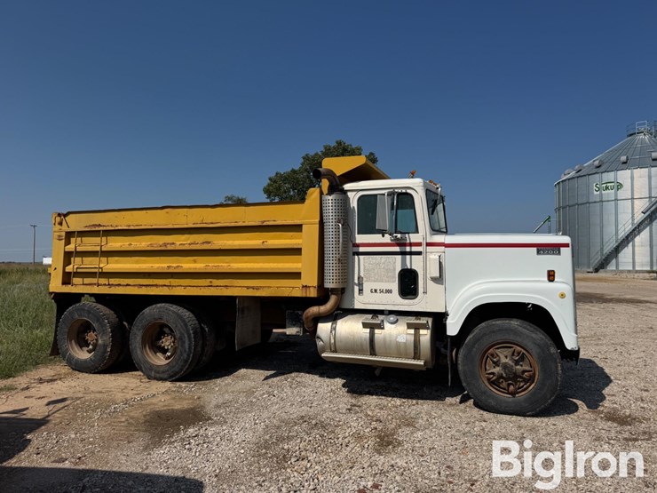 1976-international-f4270-image-4